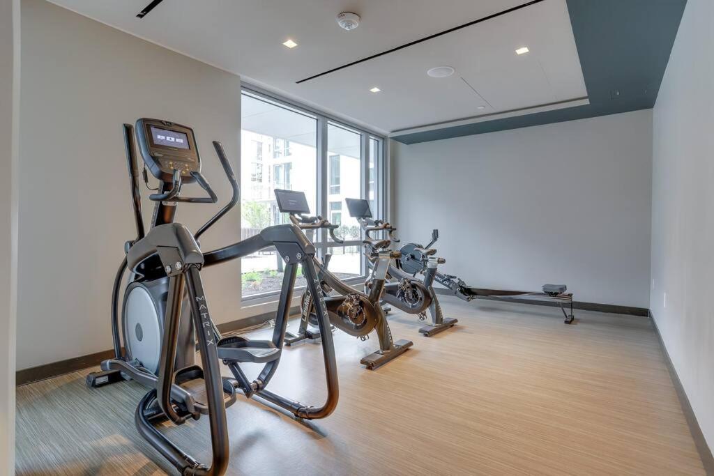 Stylish Condo At Clarendon With Rooftop Views Arlington Exterior foto